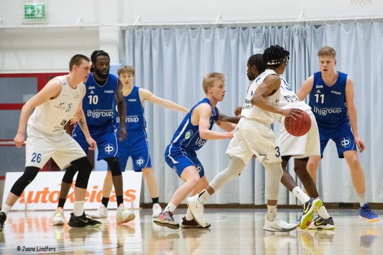 Andre Stephens FoKoPon kolmanneksi amerikkalaispelaajaksi