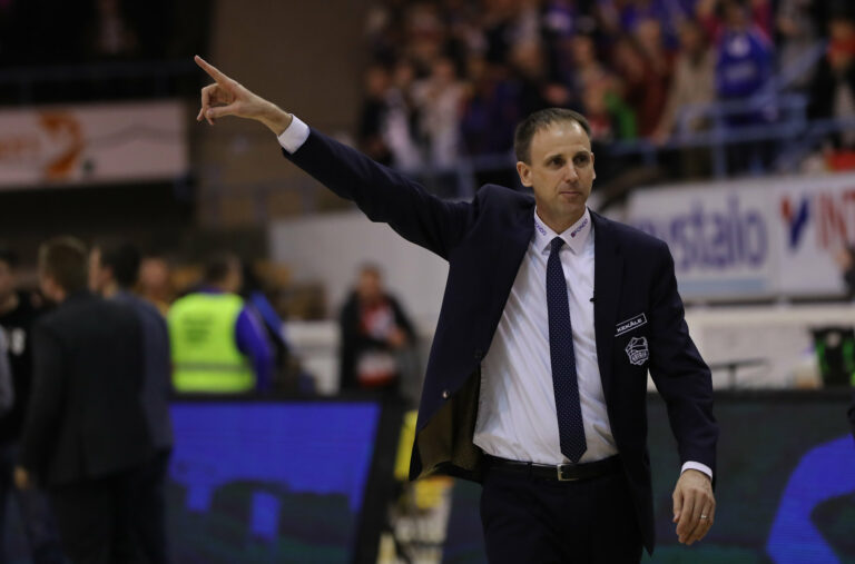 Korisliiga-ennakko: BC Nokia hakee uutta nousukautta mestarivalmentaja Gibsonin johdolla