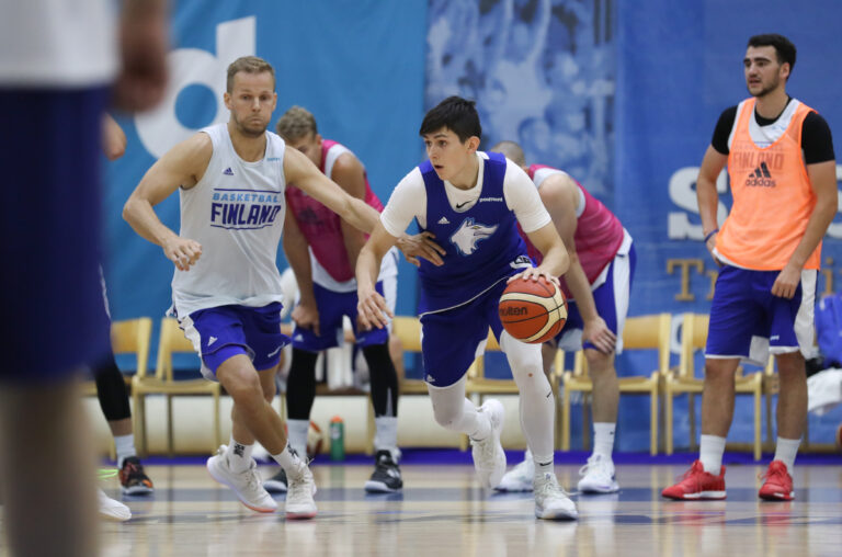 Susijengi Liettuaan ja Serbiaan horjuttamaan jättiläisiä