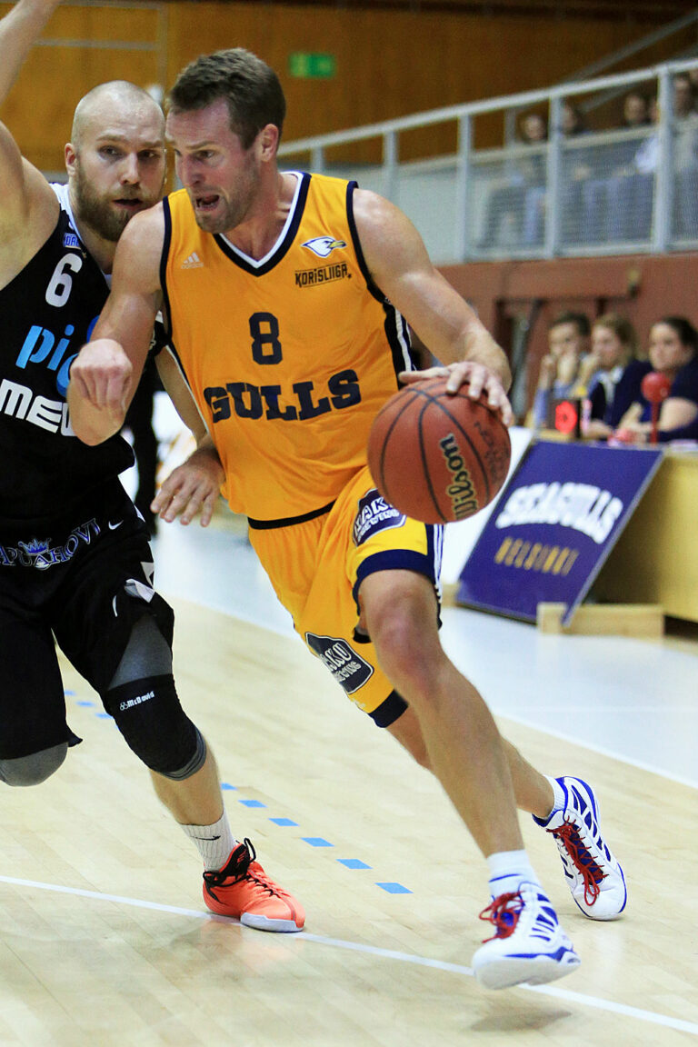 Timo Heinonen toisena 600. Korisliiga-ottelun rajapyykille