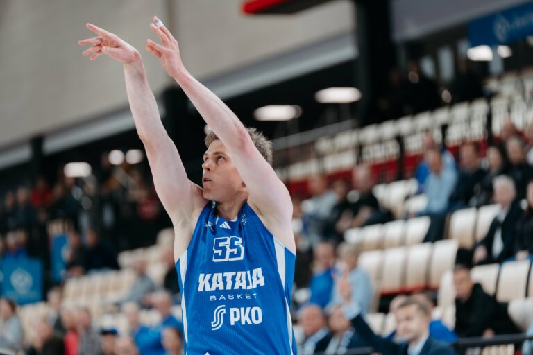 Sisukas Kataja varmisti playoff-paikkansa – Kobrat romutti Lahden haaveet yhden pisteen voitolla