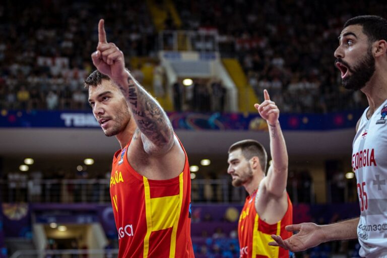 Susijengin puolivälierävastustaja, maailmanmestari Espanja pelaa älykoripalloa
