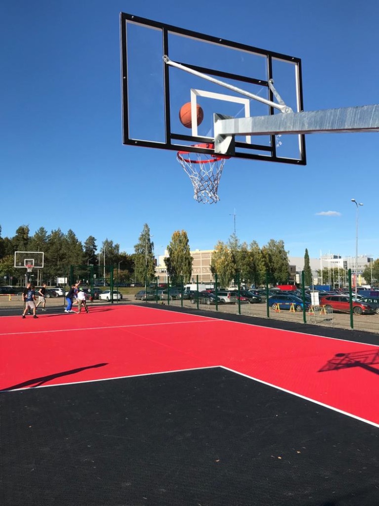 Laadukkaat korilevyt ja -telineet palvelevat pelaajia. Kuva: Jyväskylän kaupunki