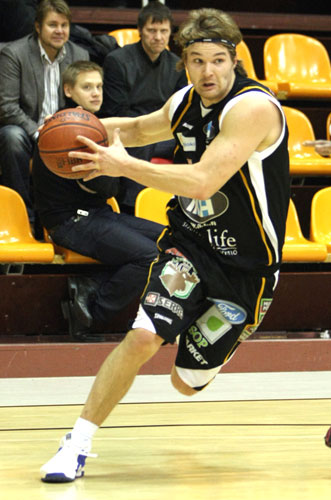 Henri Hirvikoski jatkaa Kauhajoella