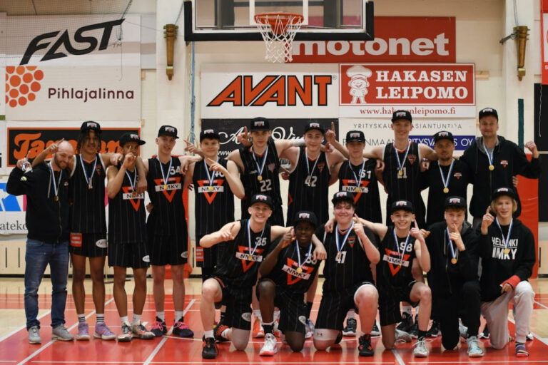 16-vuotiaiden Suomen mestaruudet pojissa HNMKY:lle ja tytöissä Espoo Basket Teamille