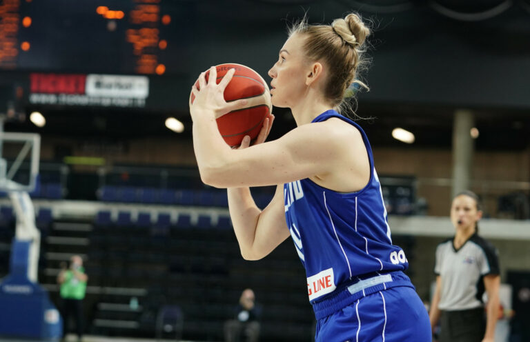 Annika Holopainen pelaa uransa parasta ammattilaiskautta – ”Nyt on tosi kiva pelata”