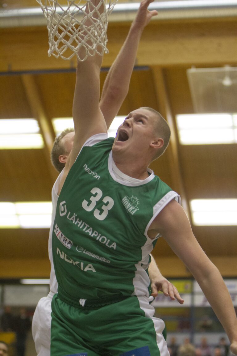 Tero Laitinen jatkaa uraansa Hongassa