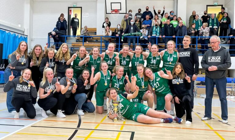 17-vuotiaiden tyttöjen Suomen mestaruus Tapiolan Hongalle yhden pisteen erolla