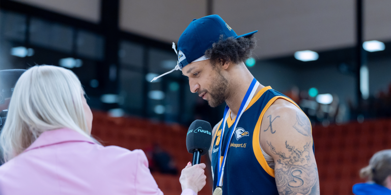 Korisliiga-mestari Shawn Hopkins koki egokuoleman ja kannustaa nyt muitakin rehellisyyteen: ”Ihmettelin summerin soitua, miksi tunnevyöry ei ikinä tullutkaan, kunnes tajusin…”