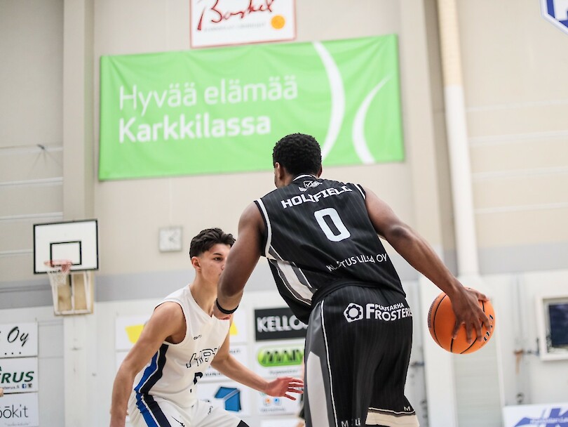 Joey Holifield oli jälleen pitelemätön, kun Karkkila kaatoi HBA:n kotonaan. Kuva: @justmylifeuknow