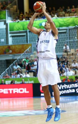Huff nakkasi 19 pistettä kauden päätösottelussa, Salinin Olimpija Slovenian finaaleihin