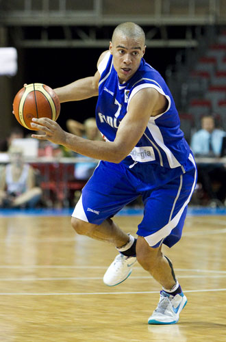 Shawn Huff siirtyy Kreikasta Italiaan