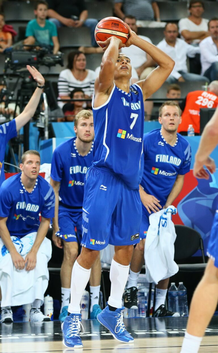 Huff hurjassa vedossa, 21 pistettä Ludwigsburgin vierasvoitossa
