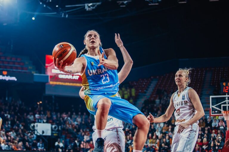 Äärimmäisen atleettinen Alina Iagupova on Ukrainan syömähammas