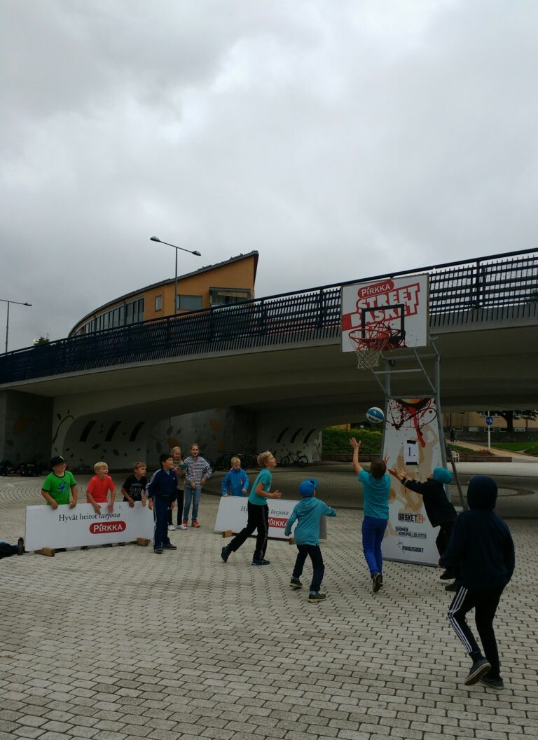 Pirkka Street Basket starttasi jälleen –  Keravalla liikunnan riemusta nautti 150 alakoululaista