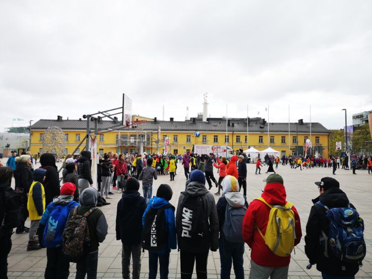 Kevään Pirkka Street Basket -kiertueen aloitustapahtuma järjestettiin Helsingin Narinkkatorilla