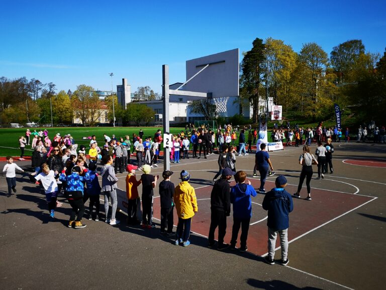 Vauhdikas Pirkka Street Basket Munkkiniemessä