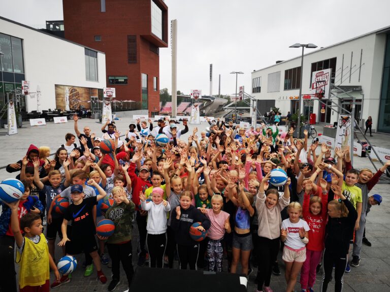 Liikunnan riemua perjantaina Pirkka Street Basketissa Tampereen Ratinassa