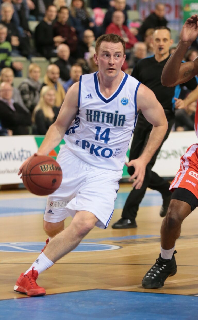 Kataja Basket piti pintansa Komarnon kiristä huolimatta