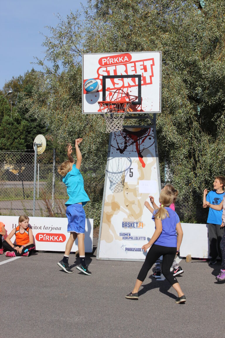 Pirkka Street Basket liikutti alakoululaisia Järvenpäässä