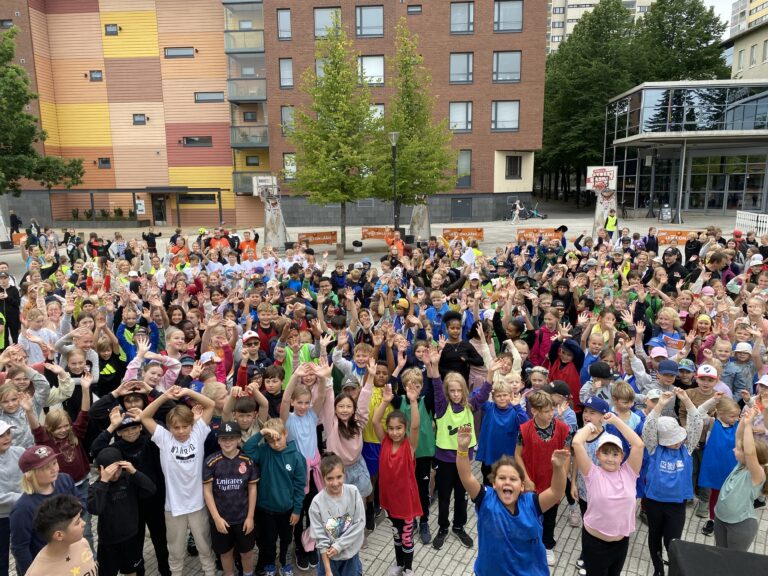 Energinen Pirkka Street Basket -tapahtuma Keravalla