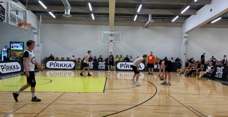 Kesän seitsemäs osaturnaus pelattiin Heinolassa- Viime hetken ratkaisuja ja viihdyttävää 3×3-korista