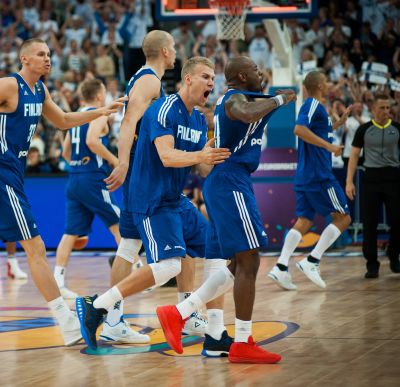 ”Me yhdessä!” – Susijengi, koripallon EM-kotikisat ja Lauri Markkanen keräsivät tunnustusta Suomen Urheilugaalassa