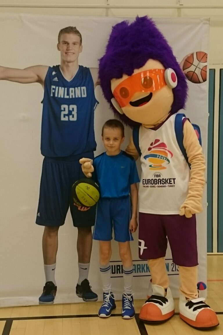 Heittokisat keräsivät sateisena päivänä innokkaita nuoria Helmi Centerille