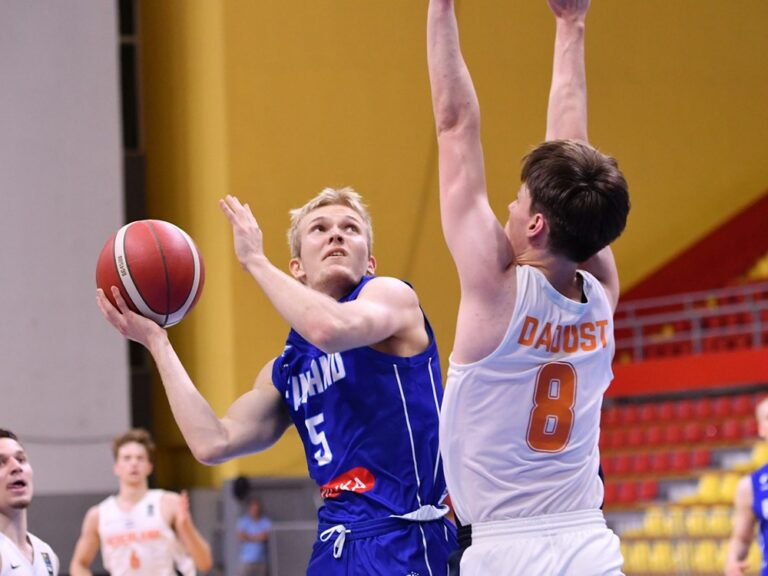 Suomen 20-vuotiaiden miesten alkulohko päätökseen Hollanti-voitolla B-divisioonan EM-kisoissa