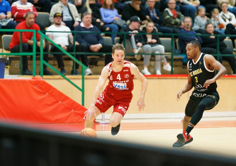 Antero Lehdolle 900 Korisliiga-ottelua täyteen keskiviikkona