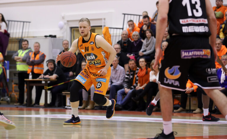 Karhu Basket piti kotiluolassaan KTP:n takanaan – Kataja ja Vilpas ottivat vierasvoitot