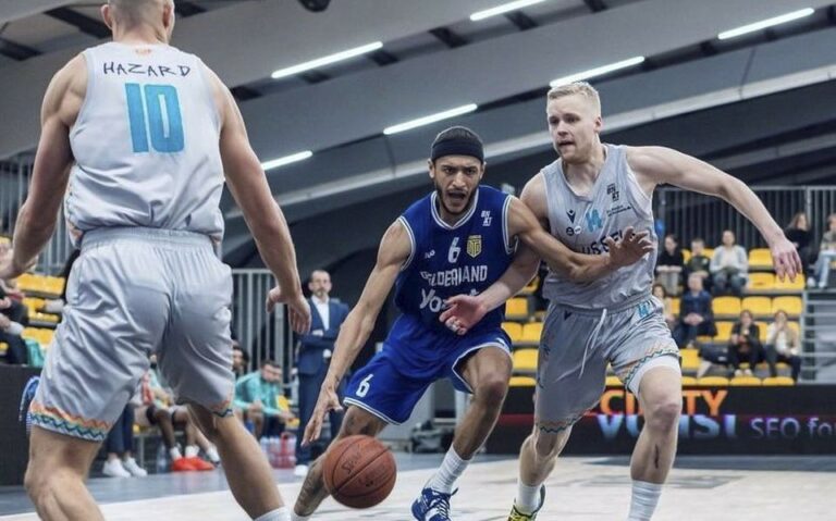 Heittovoimainen Kaleb Warner Korihaiden laituriosastolle