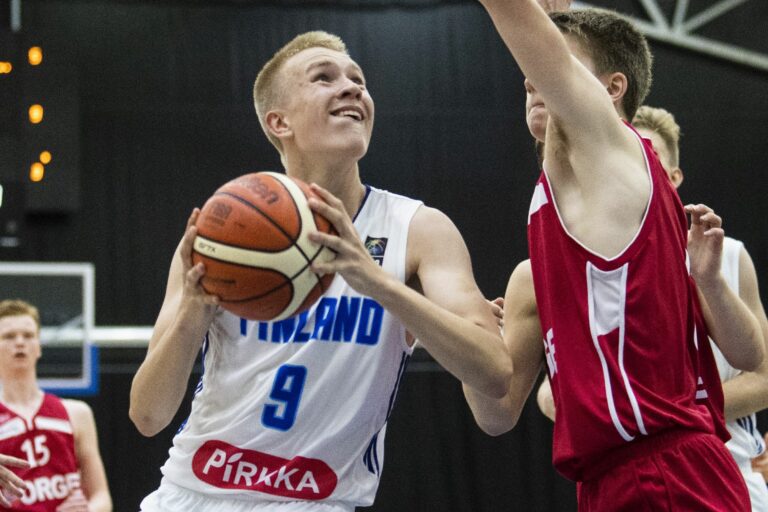 Suomen juniorimaajoukkueille neljän voiton suora, 16-vuotiaat pojat 13. sijalle
