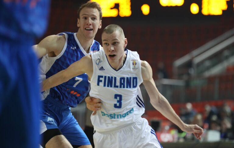 Antti Kanervo ja Lassi Tuovi juhlivat cup-voittoja