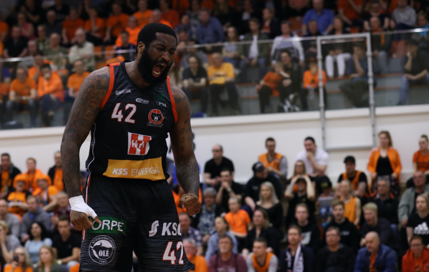 Thomas Gipson III teki tuhojaan ensimmäisessä finaalissa. Kuva: Ville Vuorinen/Korisliiga