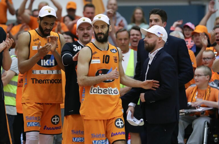 Karhubasket CSM Oradean kimppuun Mestarien Liigan karsinnassa