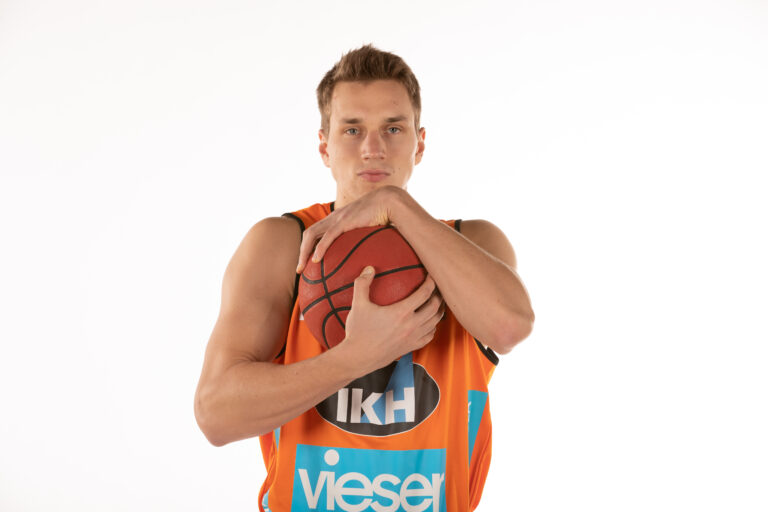 Korisliiga-debytantit Innamaa ja Laihonen jatkavat Karhu Basketin riveissä