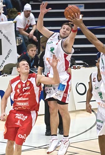 Katajalla koossa tuhat levypalloa, Pulkkisella 200 ottelua