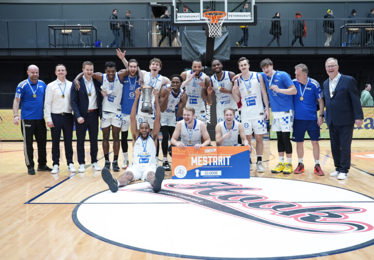 Kataja vei kultamitalit Hirvosen hurjien syöttötilastojen siivittämänä – miesten Suomen Cup -finaalia jännitettiin jatkoajalle asti