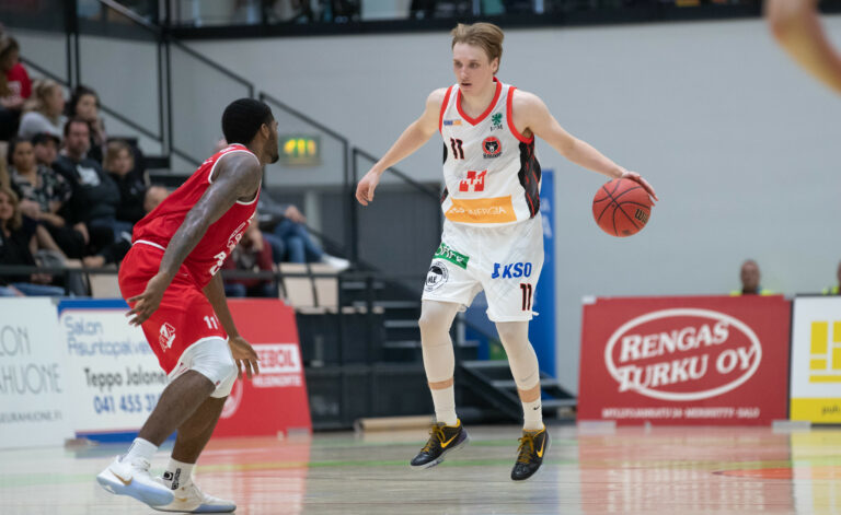 Korisliiga-ennakko: hopeamitalisti Kouvot tulevaan kauteen tulokasvalmentaja Ojan johdolla