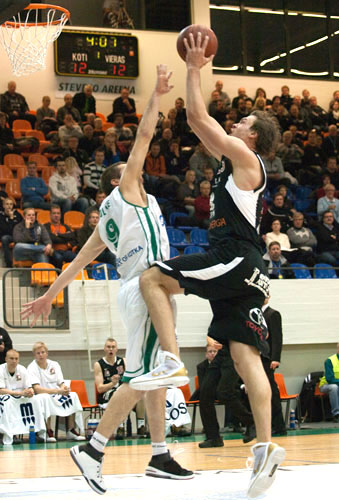 Korisliiga joulutauolle, Kouvot Kymenlaakson herra