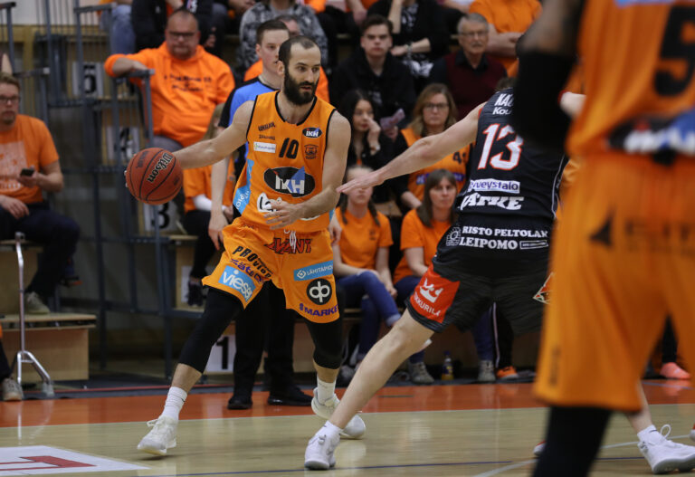 Bojan Sarcevic ja Karhu Basket jatkosopimukseen