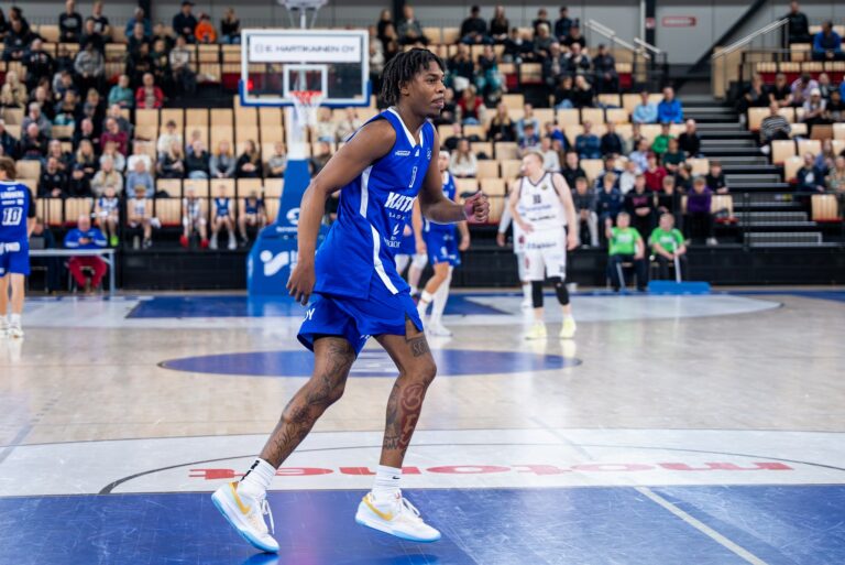 KeShawn Curry Korisliigan marraskuun kuukauden pelaaja