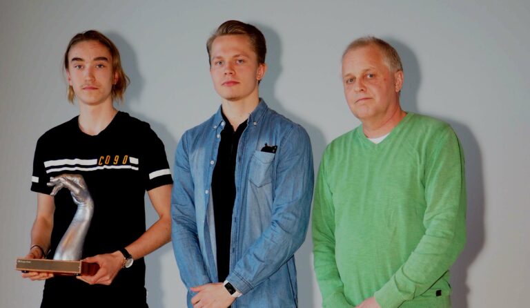 Syöpään kuolleen Jarmo Lehtosen ystäviltä lahjoitus Huiman korisjunnuille