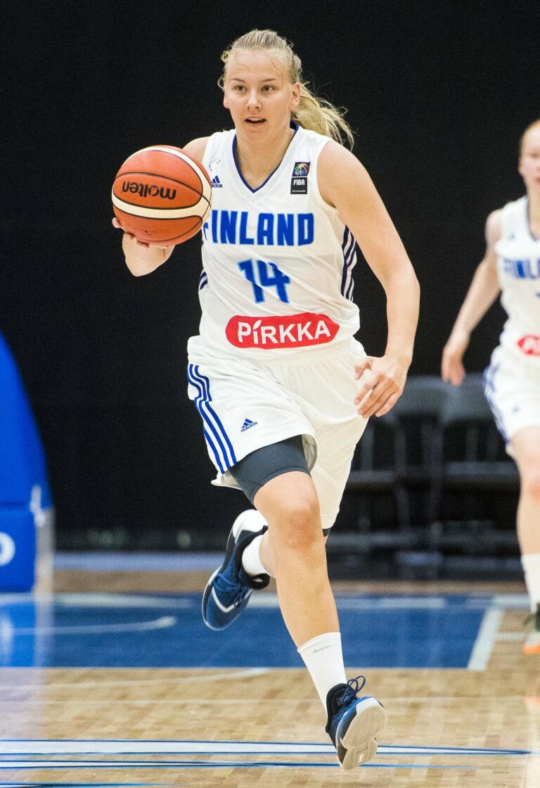 Suomen 16-vuotiaat tytöt taipuivat Valko-Venäjälle