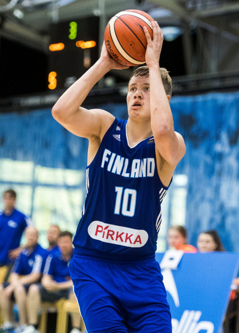 Suomen 16-vuotiaat pojat puolustivat Bosnia-Hertsegovinan kumoon