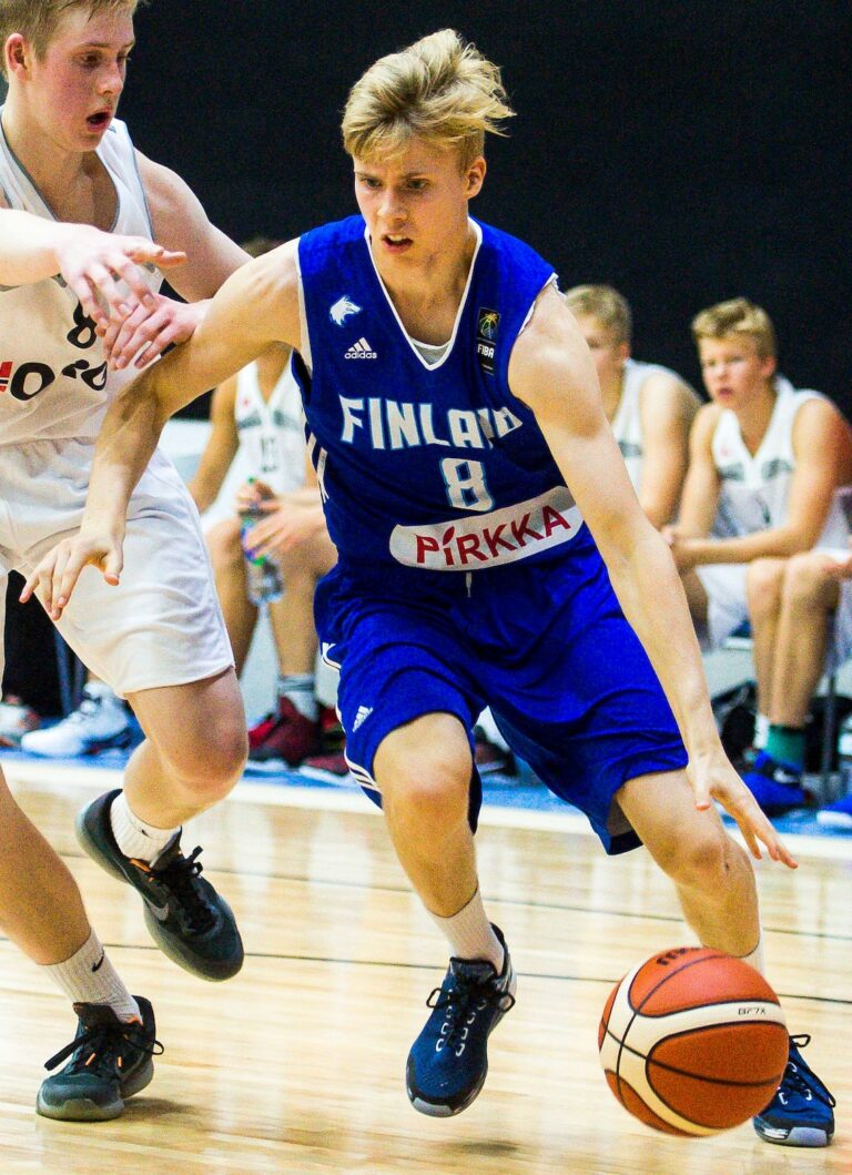 Suomen 16-vuotiaat pojat kumosivat mahtimaa-Kreikan EM-avauksessaan