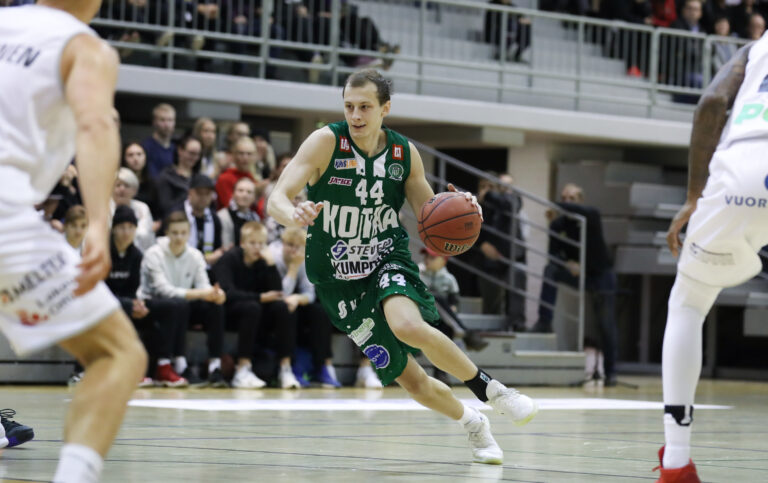 KTP nousi lopulta jo karkumatkalle ampaisseen Seagullsin ohi