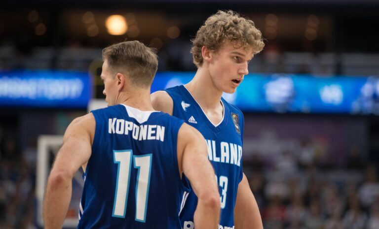 Susijengi toistamiseen Viron kimppuun maanantai-iltana – Wilson, Koponen, Salin ja Markkanen mukana laumassa