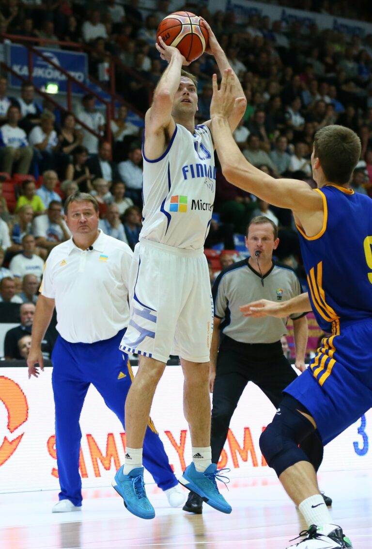 Koposen Himki voiton päähän välieristä VTB-liigassa